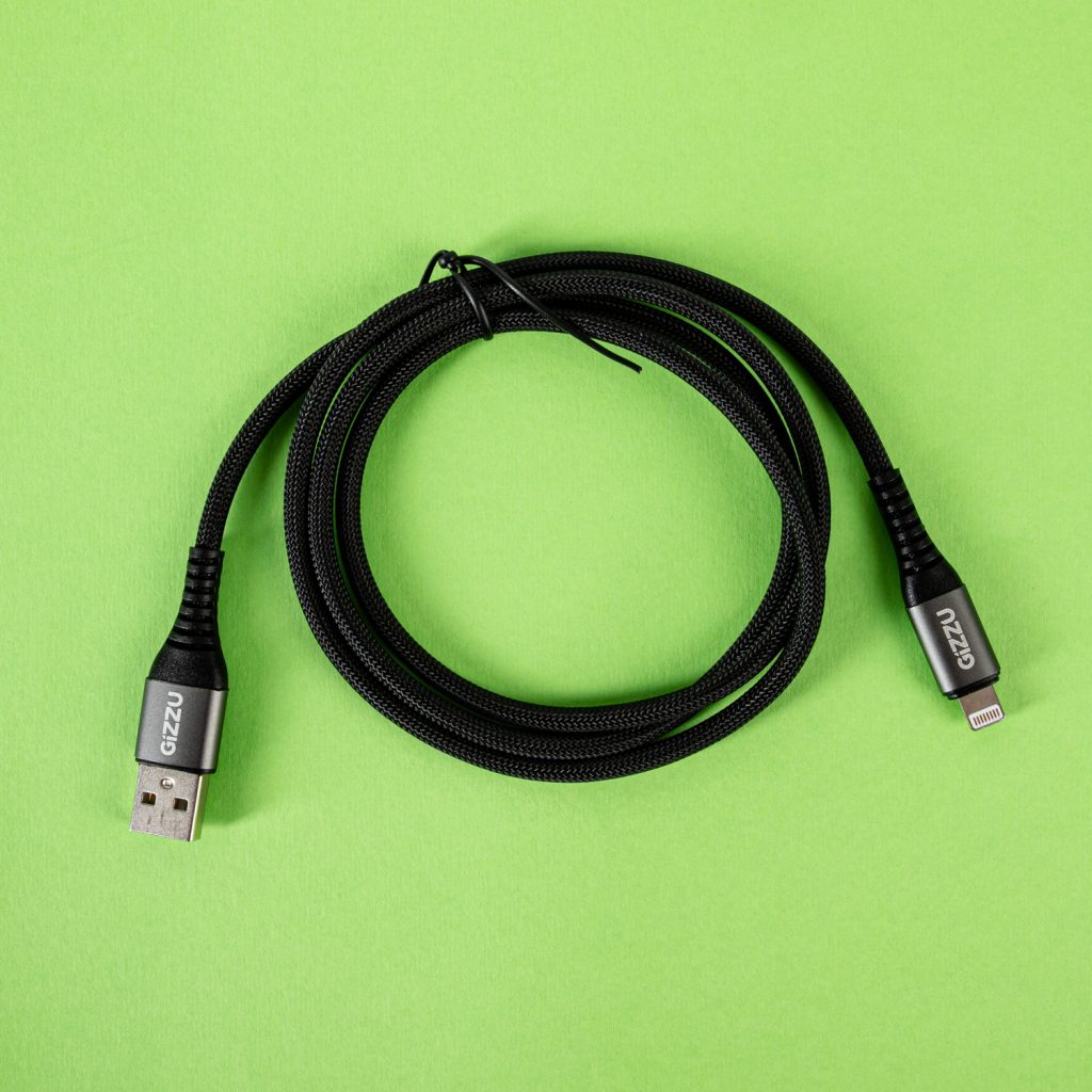 GIZZU-GCPU2L012-01-12W-USB-to-Lightning-1m-Cable_WHAT-IN-BOX-9211-Edit_1500x1500